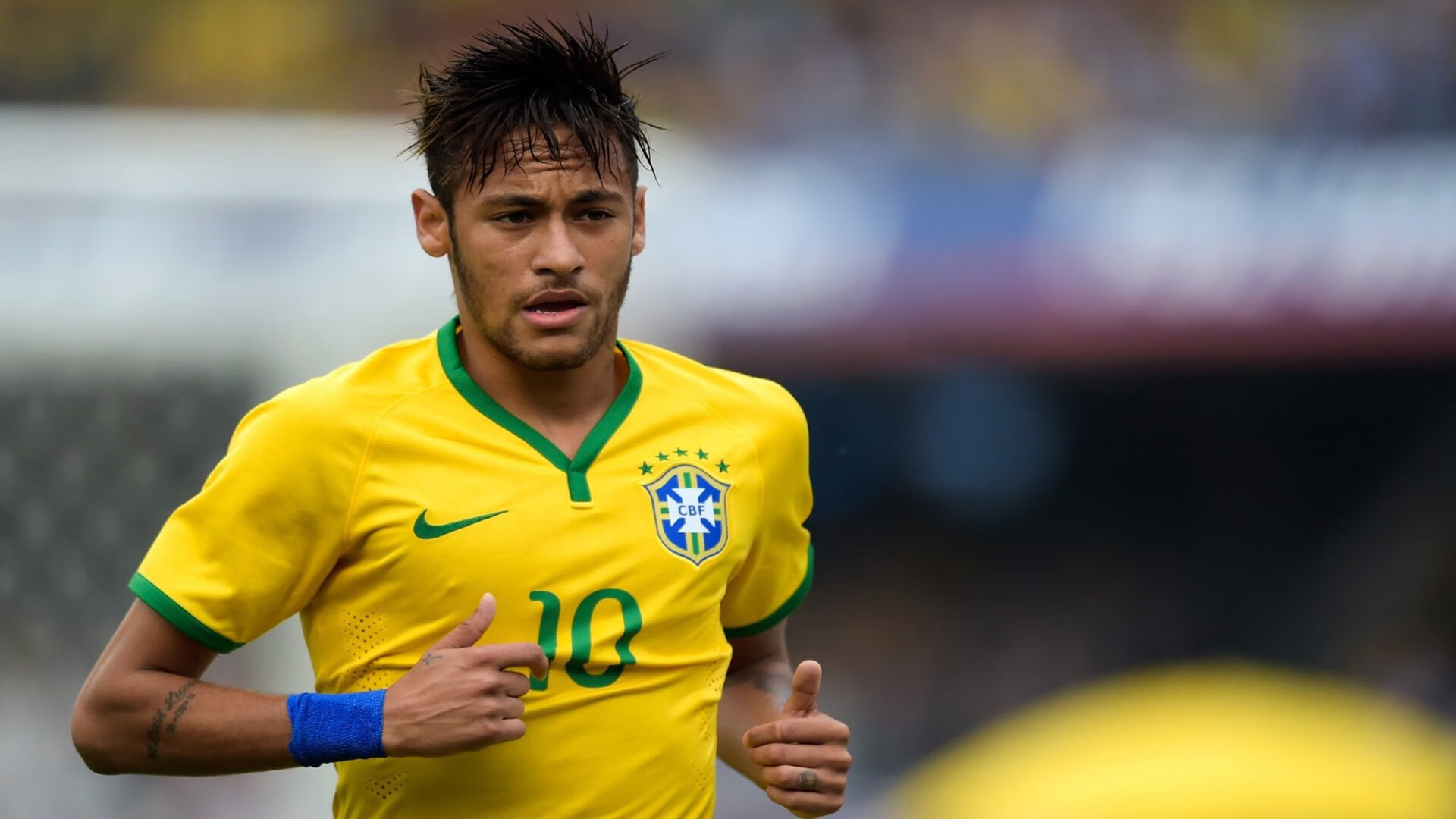 国足球员训练强度持续增加,中国足球队训练